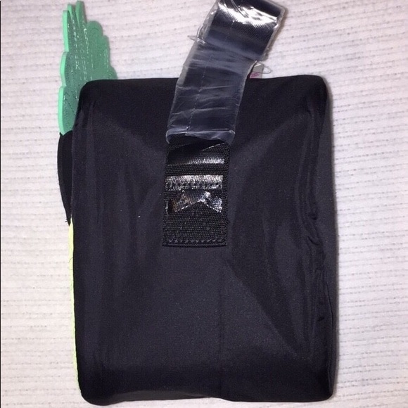 🆕 Victoria’s Secret PINK Pineapple Lunch Cooler - Picture 2 of 4